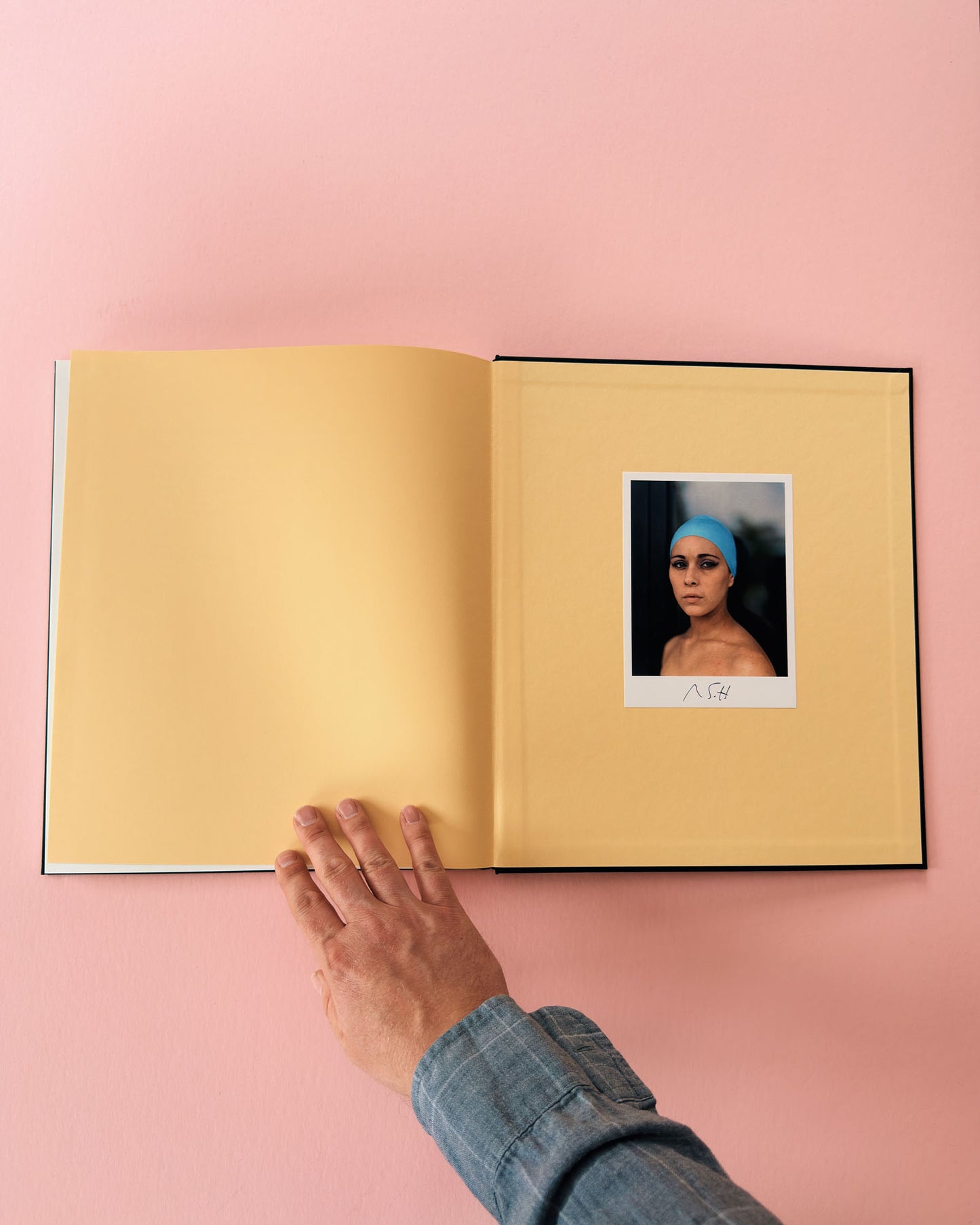 Classic photo book Niagara by Alec Soth. Made with large format film photography.